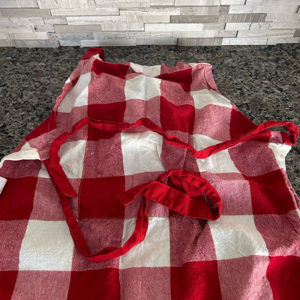 Threshold kids Red and White Plaid Apron - Picture 5 of 7